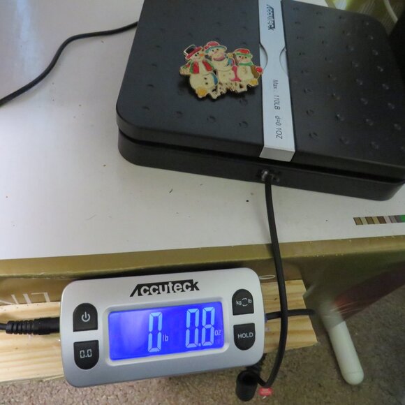 Vintage Enamel Snowman Family Winter Holiday Brooch Lapel Pin - Picture 10 of 10